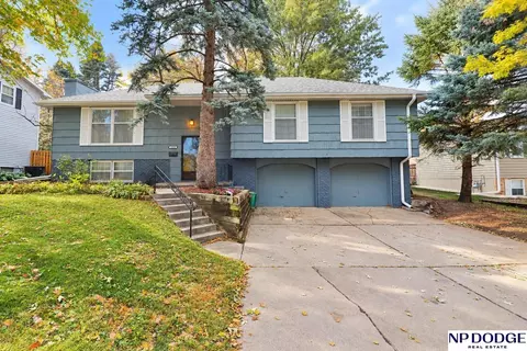 1114 S Grandview Ave, Papillion, NE 68046