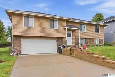 2703 N 113 St, Omaha, NE 68164