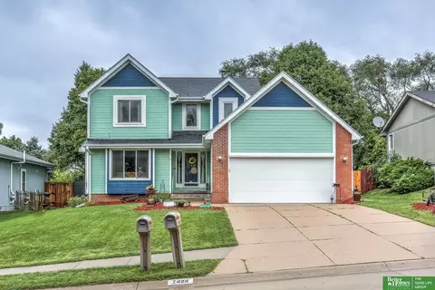 7424 Girard St, Omaha, NE 68122