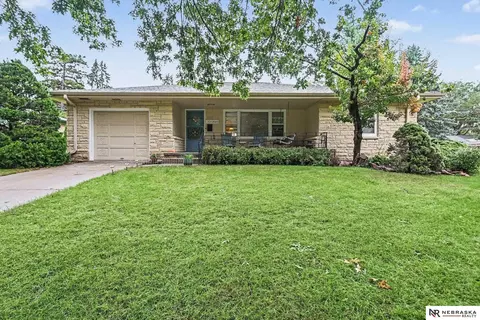 6030 Cullen Dr, Lincoln, NE 68506