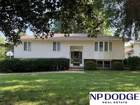 1417 N 95 Ave, Omaha, NE 68114