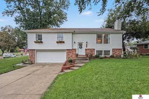 510 Leavitt Ln, Lincoln, NE 68510