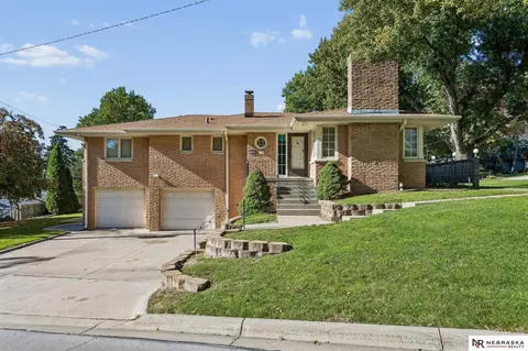 1110 N 60th St, Omaha, NE 68132