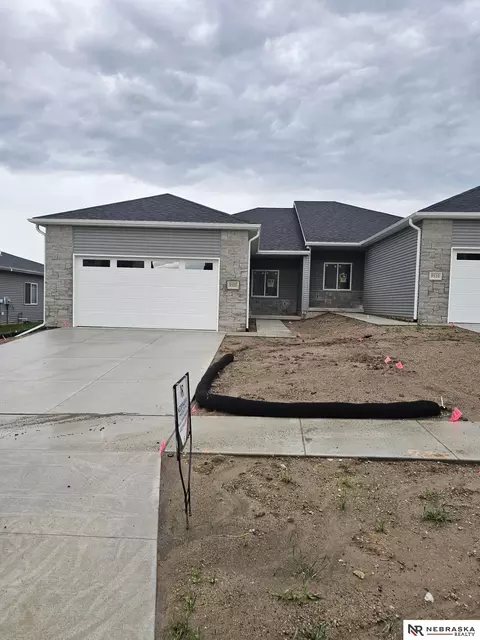 9500 Duckhorn Dr, Lincoln, NE 68526