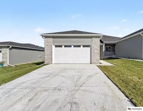 9500 Duckhorn Dr, Lincoln, NE 68526