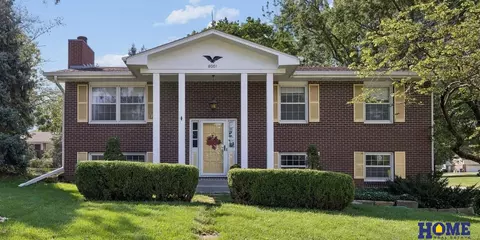 8001 Trendwood Dr, Lincoln, NE 68506