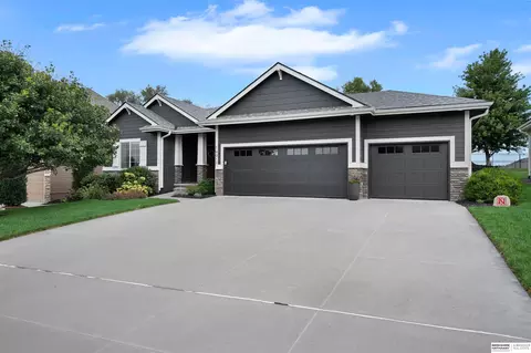 19912 Maple St, Gretna, NE 68028