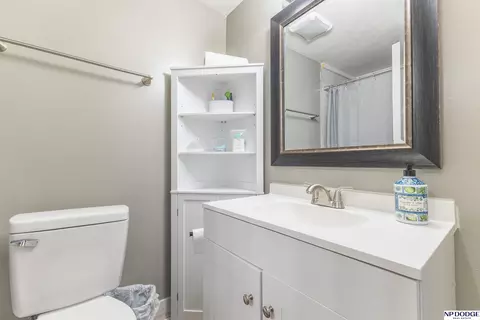 Bath - 3341 Meredith Ave, Omaha, NE 68111 photo 2 of 2