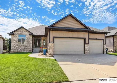 2831 Shadowbrook Dr, Lincoln, NE 68516
