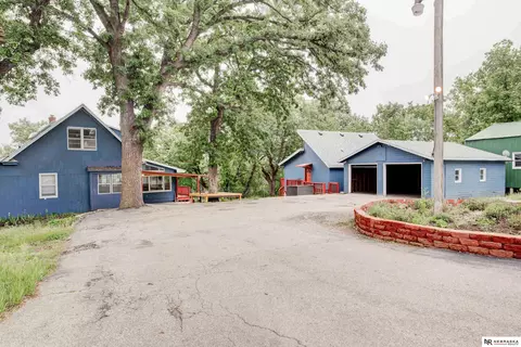 9861 N 60th St, Omaha, NE 68152