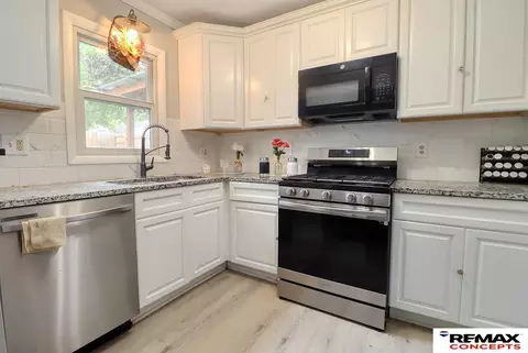 3330 S 44th St, Lincoln, NE 68506