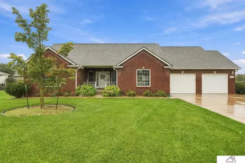 805 Fairway Ct, Crete, NE 68333