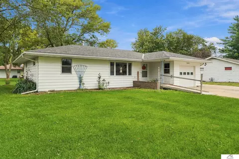 203 N Fern Circle Dr, De Witt, NE 68341