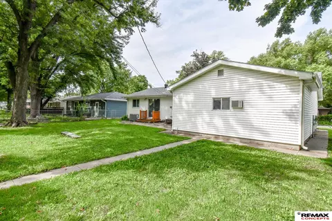 Exterior - 1610 N 18th St, Beatrice, NE 68310 photo 2 of 6