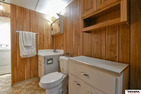 Bath - 1610 N 18th St, Beatrice, NE 68310 photo 2 of 2