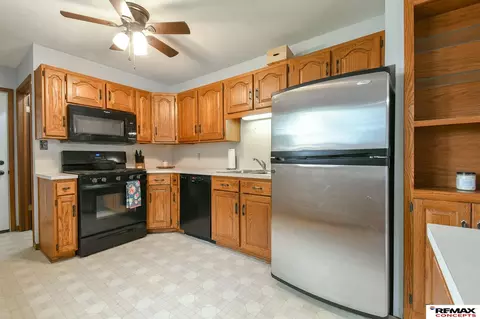 Kitchen - 1610 N 18th St, Beatrice, NE 68310 photo 2 of 3