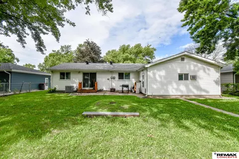 Exterior - 1610 N 18th St, Beatrice, NE 68310 photo 3 of 6