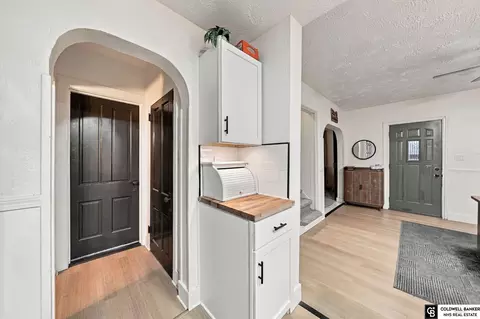 Entry Way - 1423 High St, Beatrice, NE 68310 photo 2 of 2