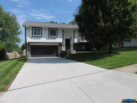 5825 N 127 Avenue Cir, Omaha, NE 68164