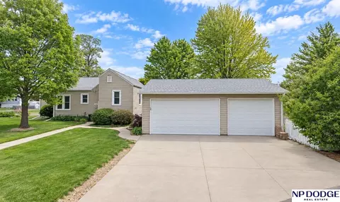 198 Carter Lake Clb, Carter Lake, IA 51510