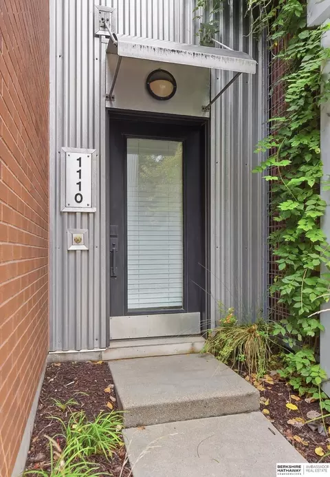 1110 Marcy Plz, Omaha, NE 68108