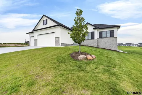20102 S St, Omaha, NE 68135 photo 2