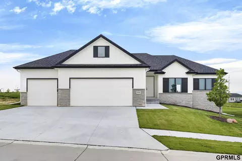 20102 S St, Omaha, NE 68135