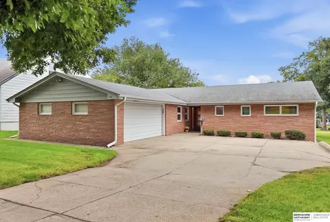 450 N 7th St, Arlington, NE 68002