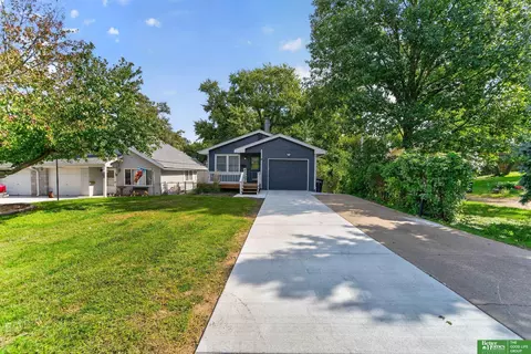1217 N 66th St, Omaha, NE 68132