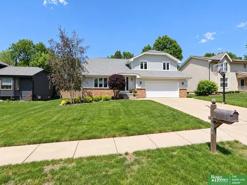 606 Woodbine Dr, Papillion, NE 68046