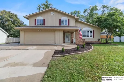 911 Buckboard Blvd, Papillion, NE 68046
