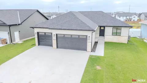 935 W Santa Clara St, Lincoln, NE 68523