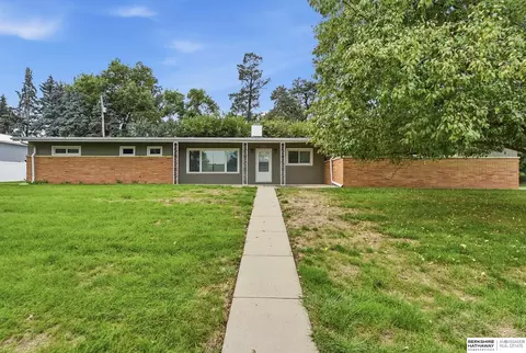 8322 N 37th St, Omaha, NE 68122