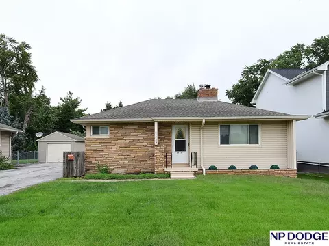 6826 Pacific St, Omaha, NE 68106