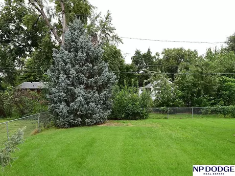 Exterior - 6830 Pacific St, Omaha, NE 68106 photo 3 of 4