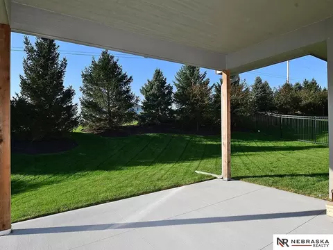 Exterior - 21007 E St, Elkhorn, NE 68022 photo 6 of 7