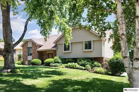 205 N 159 Cir, Omaha, NE 68118