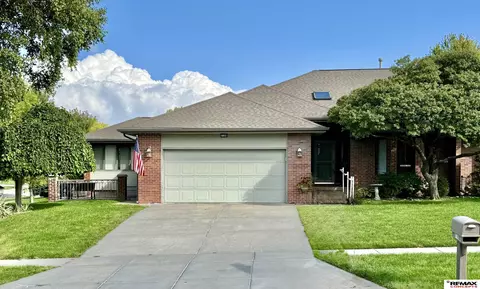 7100 Beaver Creek Ln, Lincoln, NE 68516