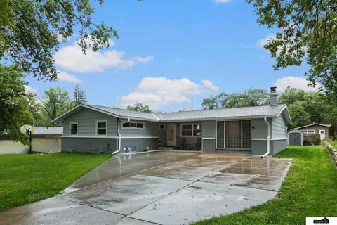623 Lyncrest Dr, Lincoln, NE 68510