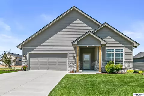 12388 Horizon St, Papillion, NE 68046