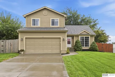 1707 Eastview Dr, Papillion, NE 68046