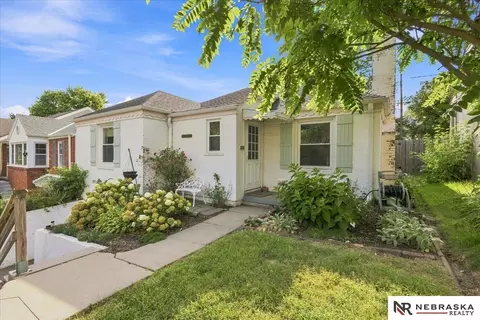 1306 N 52nd St, Omaha, NE 68132