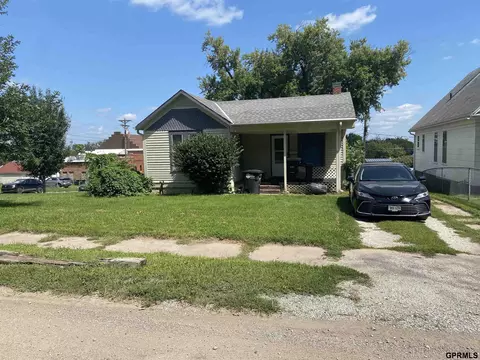 8631 N 31st St, Omaha, NE 68112