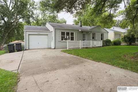 7015 Western Ave, Omaha, NE 68132