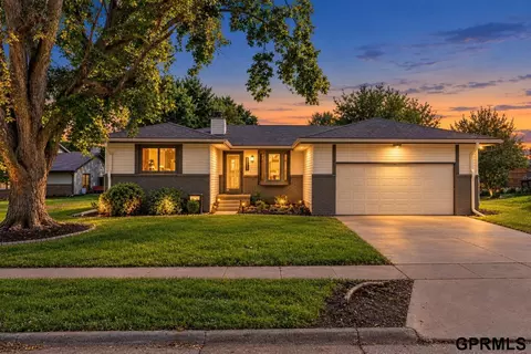 2827 Jane Ln, Lincoln, NE 68516