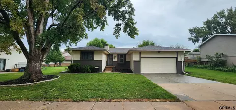 2827 Jane Ln, Lincoln, NE 68516