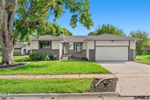 2827 Jane Ln, Lincoln, NE 68516