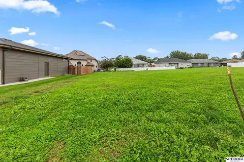 2382 Landing Ln, Blair, NE 68008