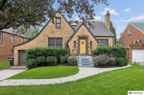 5153 Lake St, Omaha, NE 68104