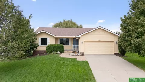19124 Lake St, Elkhorn, NE 68022